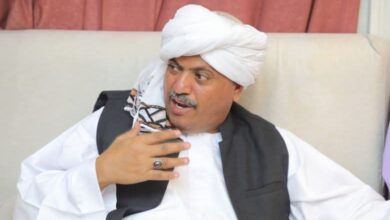 مستشار رئيس الوزراء يثير جدلاً