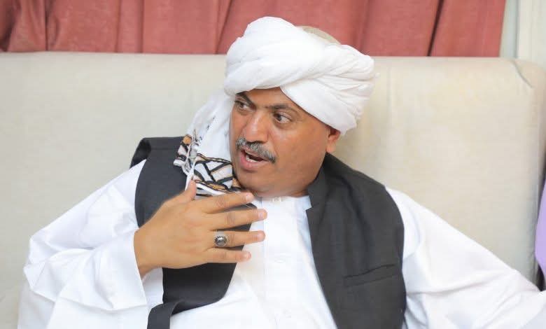 مستشار رئيس الوزراء يثير جدلاً
